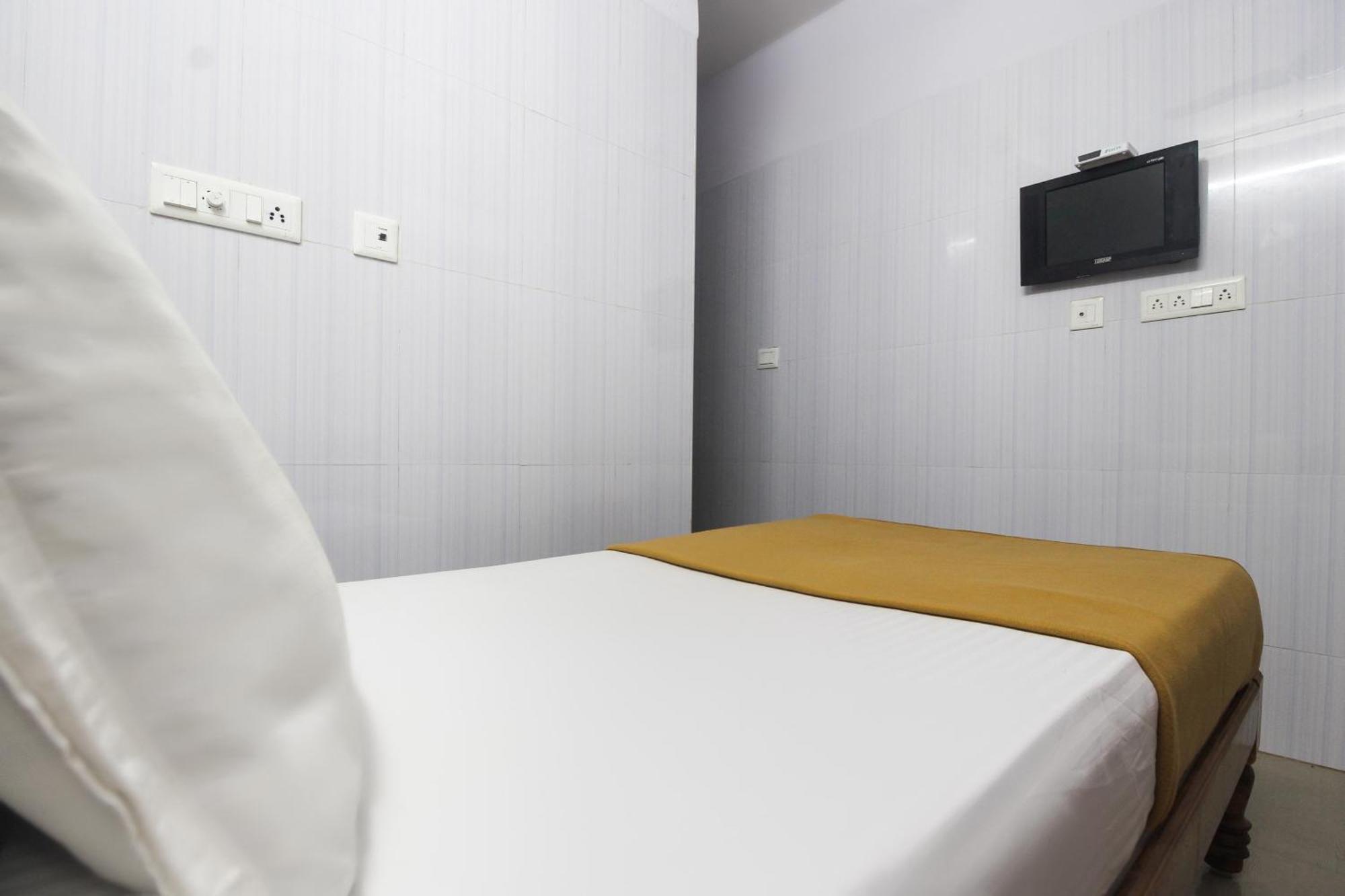 Hotel O Jks Deluxe Lodge Udaiyarpalaiyam Εξωτερικό φωτογραφία